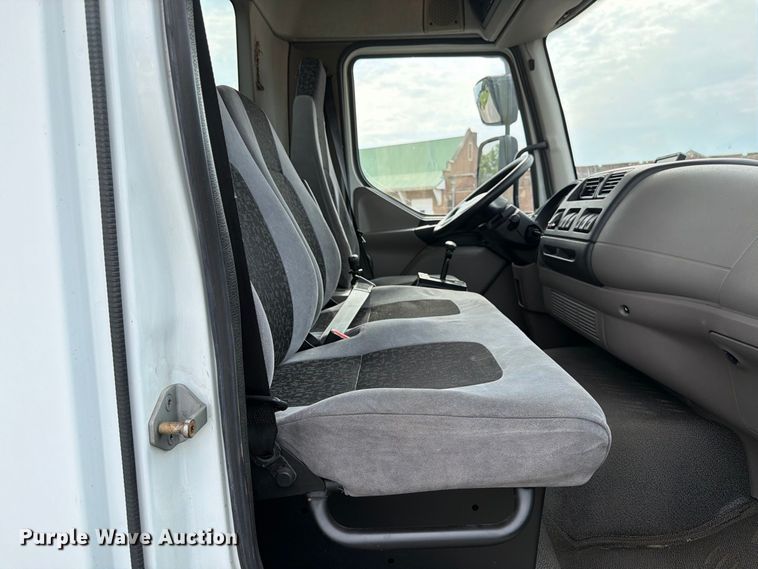 image for item MZ9765 2015 Kenworth K370 box truck
