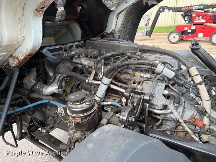 image for item MZ9765 2015 Kenworth K370 box truck