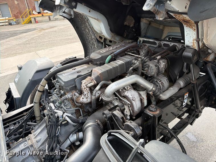 image for item MZ9765 2015 Kenworth K370 box truck