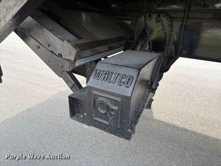 image for item MZ9765 2015 Kenworth K370 box truck