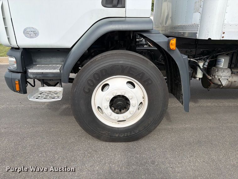 image for item MZ9765 2015 Kenworth K370 box truck