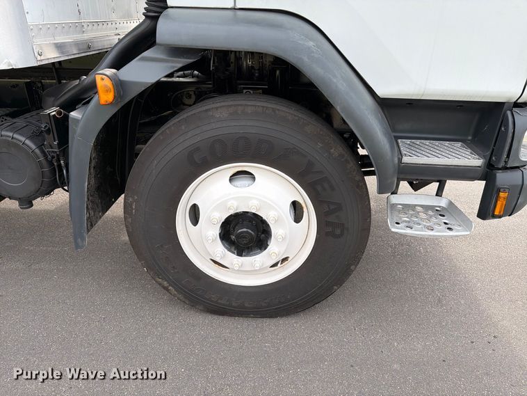 image for item MZ9765 2015 Kenworth K370 box truck