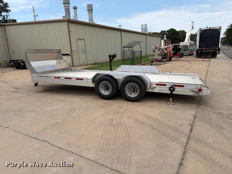 image for item MZ9771 2014 Featherlite equipment trailer