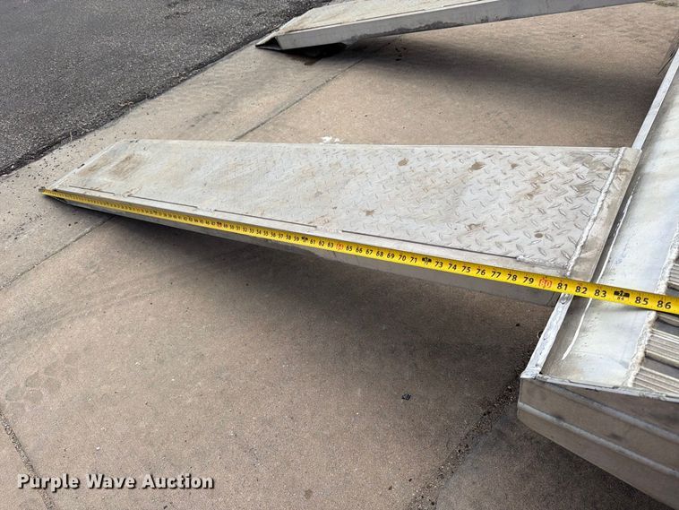 image for item MZ9771 2014 Featherlite equipment trailer
