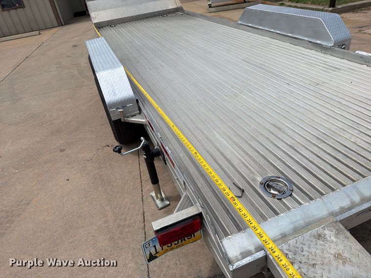 image for item MZ9771 2014 Featherlite equipment trailer