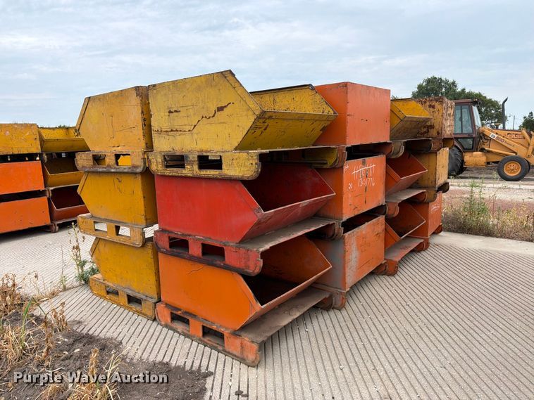 (21) storage bins