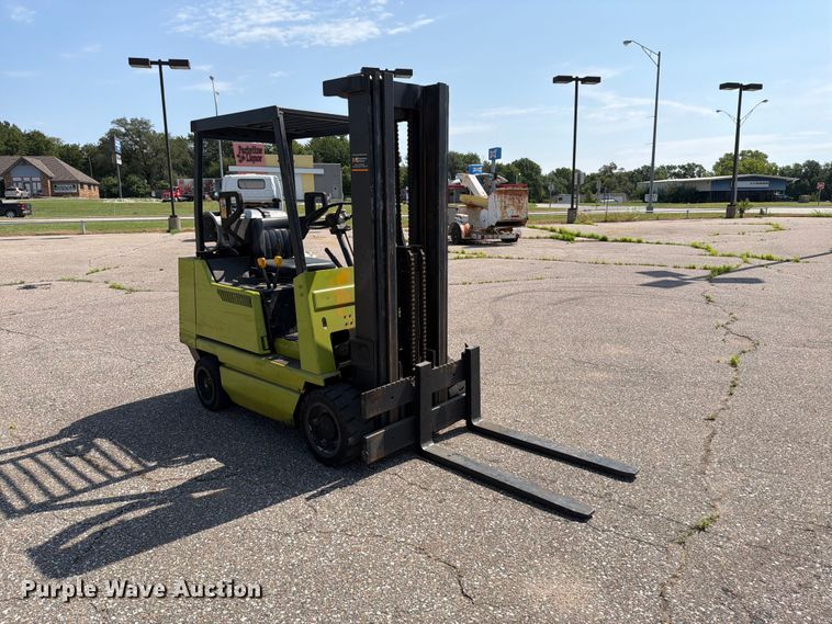 image for item MZ9818 Clark GCS25MC forklift