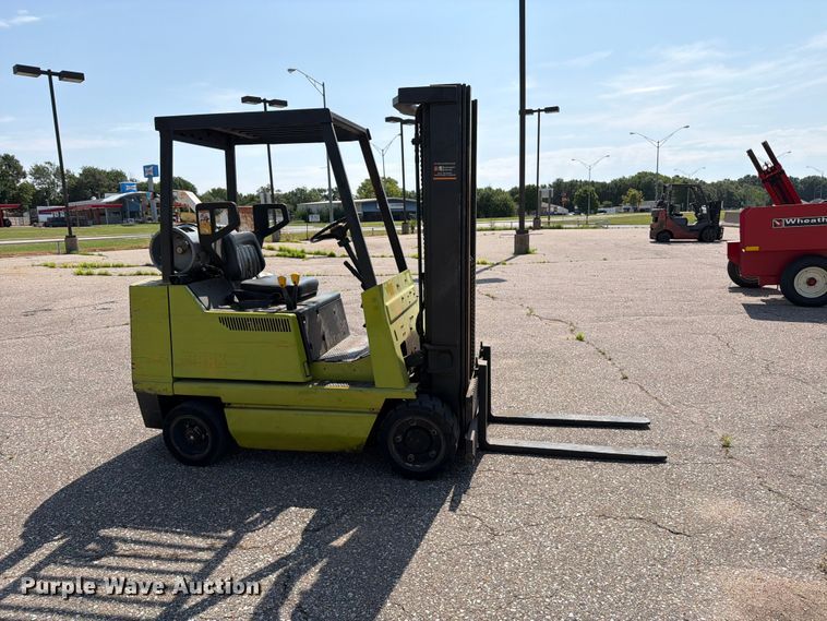 image for item MZ9818 Clark GCS25MC forklift