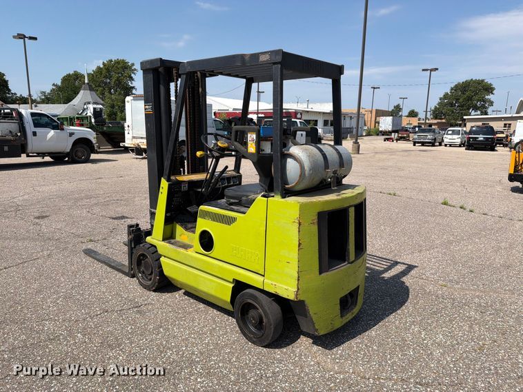 image for item MZ9818 Clark GCS25MC forklift