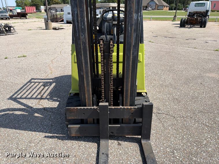 image for item MZ9818 Clark GCS25MC forklift