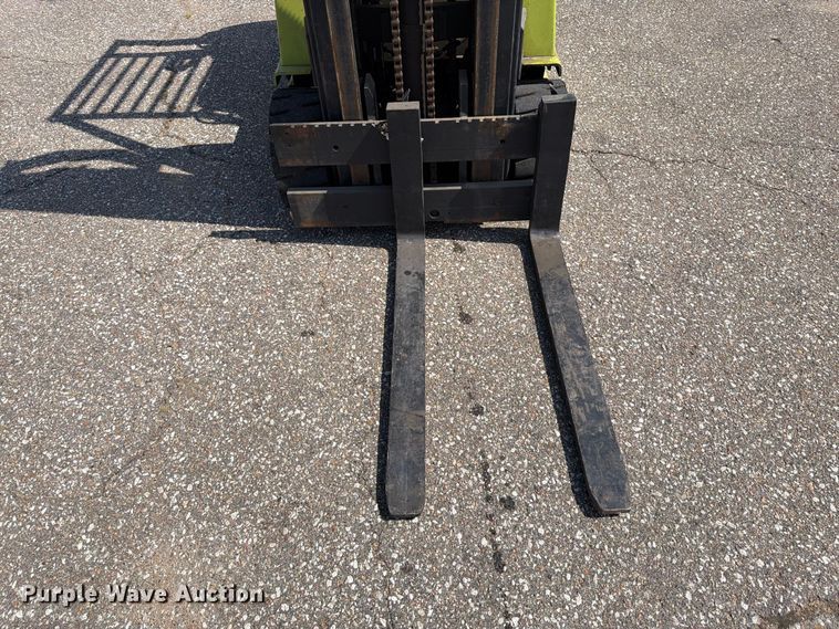 image for item MZ9818 Clark GCS25MC forklift