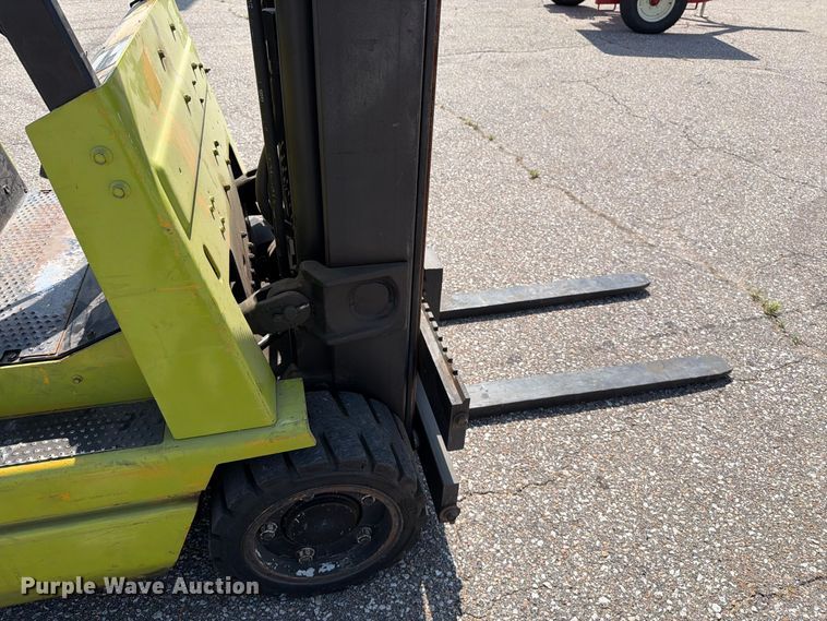 image for item MZ9818 Clark GCS25MC forklift