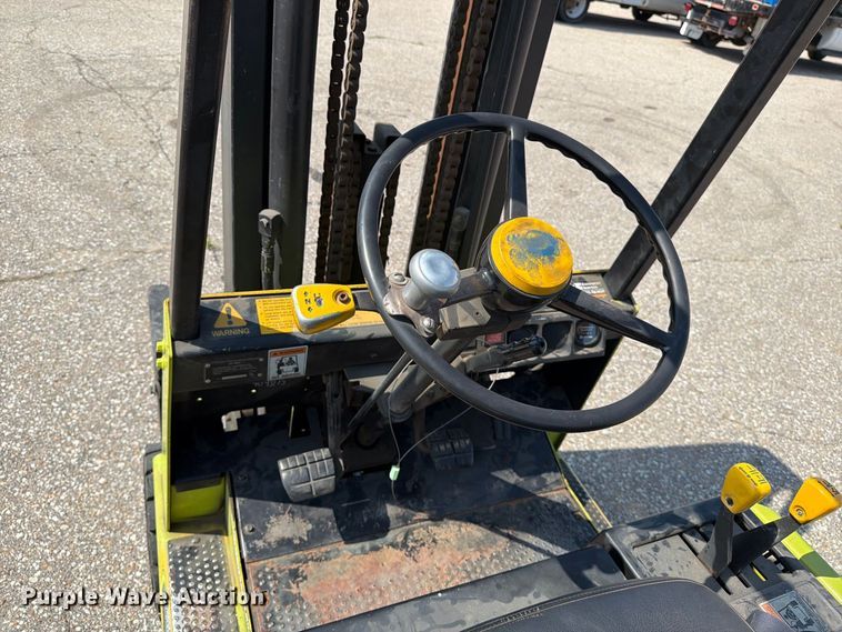 image for item MZ9818 Clark GCS25MC forklift