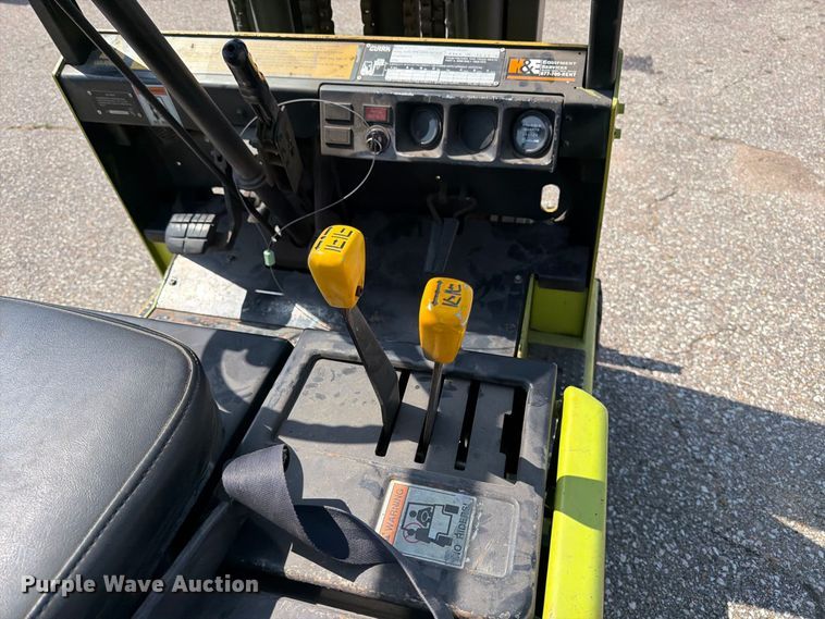 image for item MZ9818 Clark GCS25MC forklift
