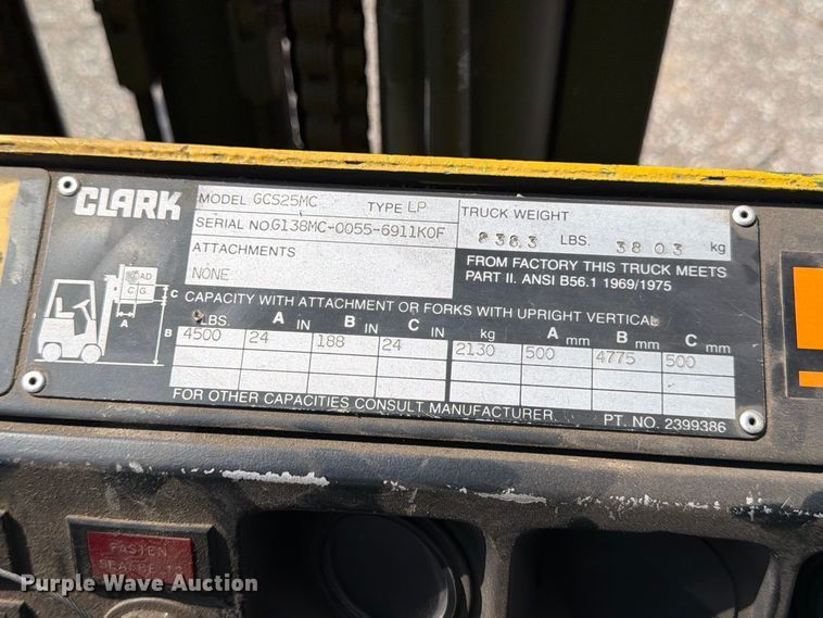 image for item MZ9818 Clark GCS25MC forklift