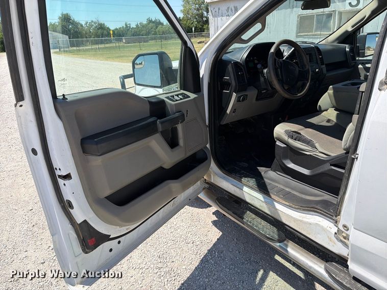 image for item MZ9833 2018 Ford F150 Ext. Cab pickup truck