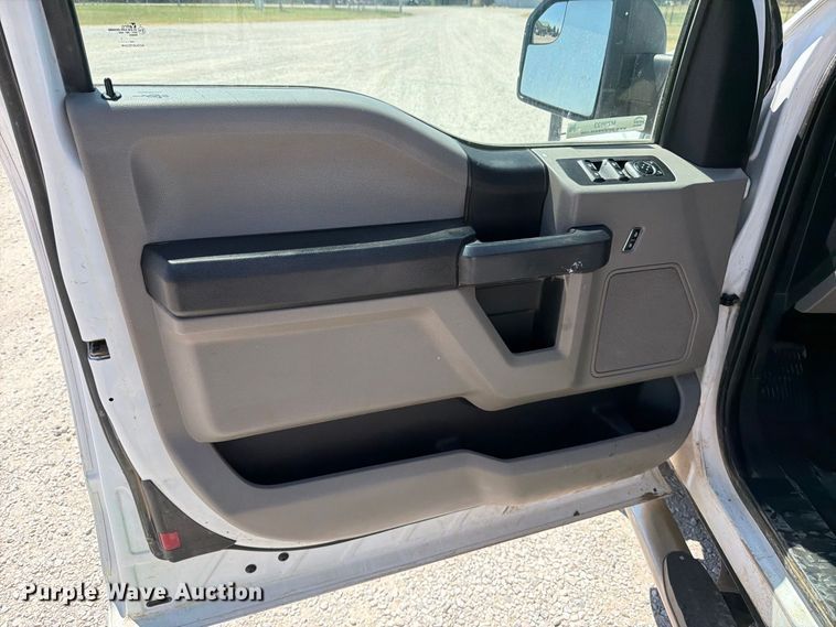 image for item MZ9833 2018 Ford F150 Ext. Cab pickup truck