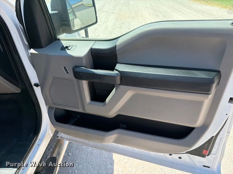 image for item MZ9833 2018 Ford F150 Ext. Cab pickup truck