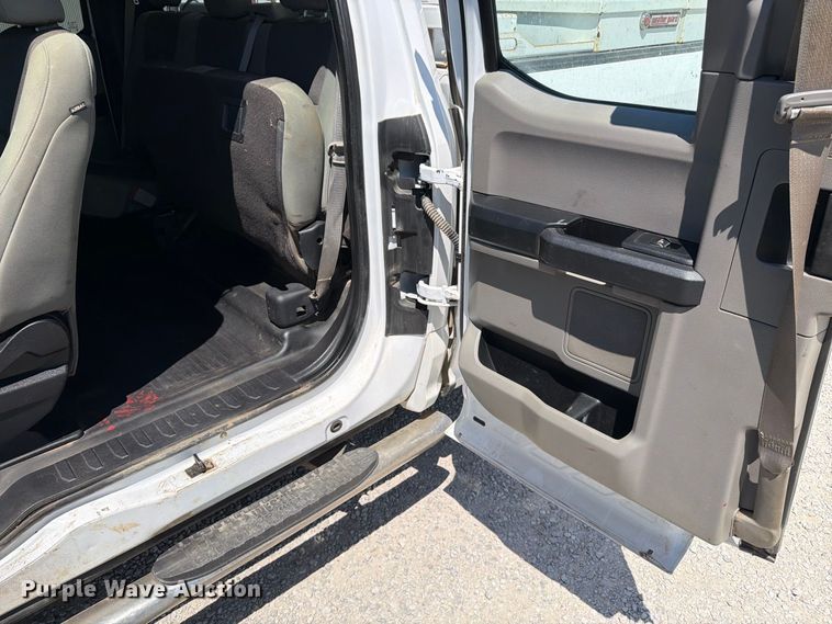 image for item MZ9833 2018 Ford F150 Ext. Cab pickup truck