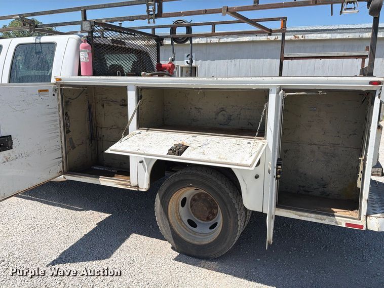 image for item MZ9835 2016 Ford F450 Super Duty Crew Cab utility / service truck