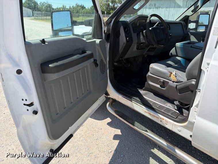 image for item MZ9835 2016 Ford F450 Super Duty Crew Cab utility / service truck