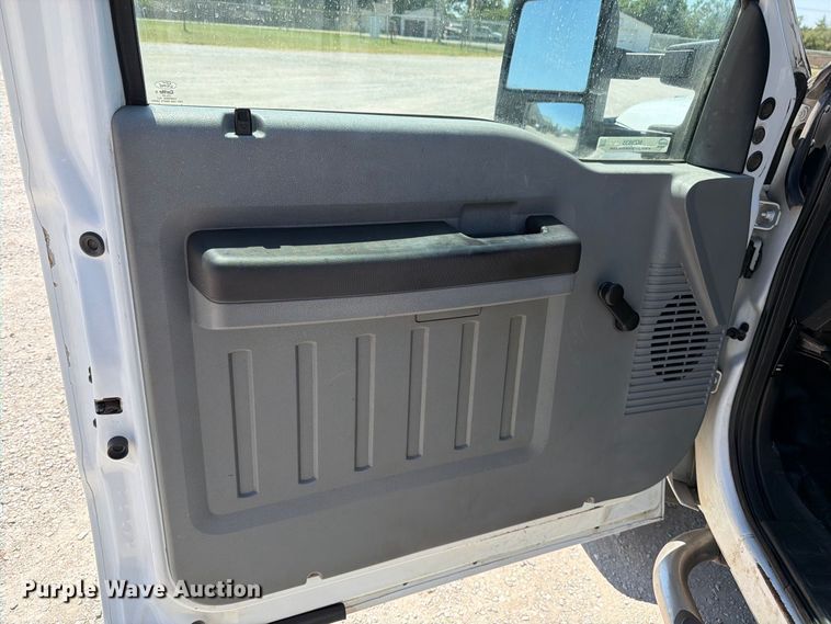 image for item MZ9835 2016 Ford F450 Super Duty Crew Cab utility / service truck