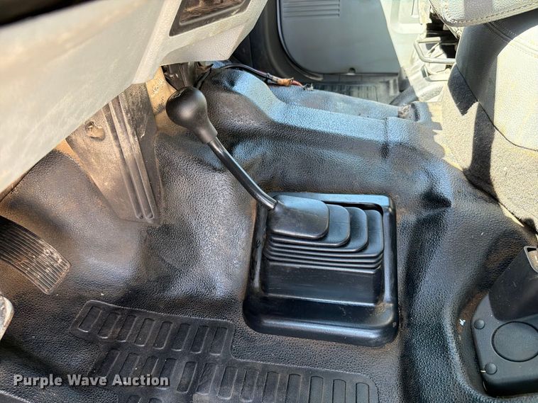 image for item MZ9835 2016 Ford F450 Super Duty Crew Cab utility / service truck