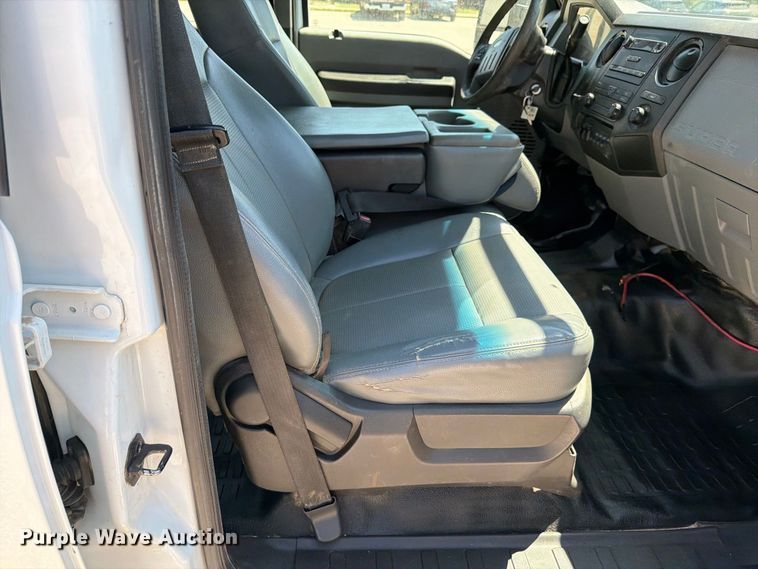 image for item MZ9835 2016 Ford F450 Super Duty Crew Cab utility / service truck