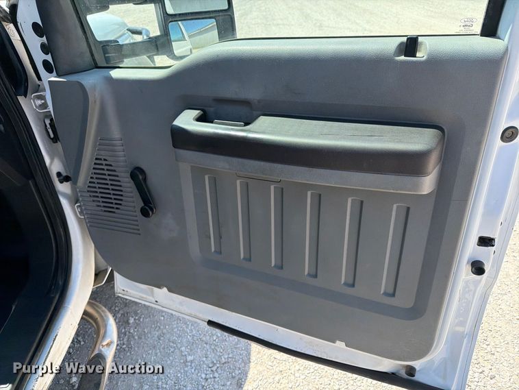 image for item MZ9835 2016 Ford F450 Super Duty Crew Cab utility / service truck
