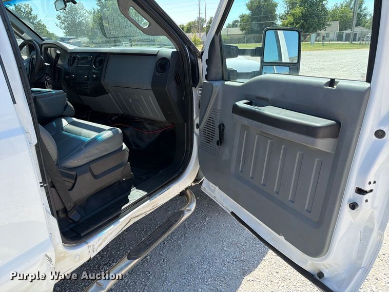 image for item MZ9835 2016 Ford F450 Super Duty Crew Cab utility / service truck