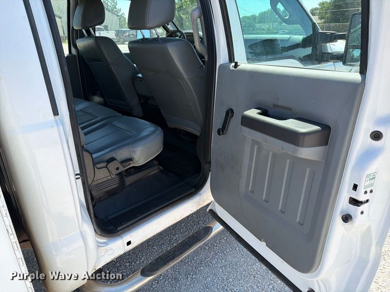 image for item MZ9835 2016 Ford F450 Super Duty Crew Cab utility / service truck