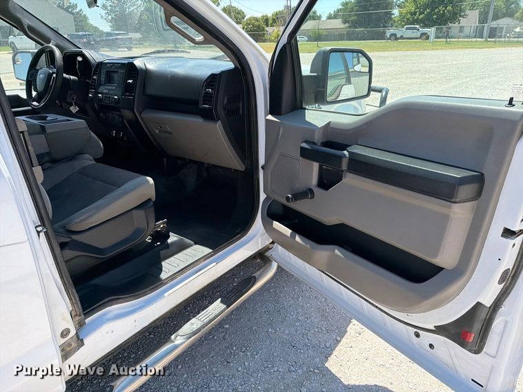 image for item MZ9836 2016 Ford F150 Ext. Cab pickup truck