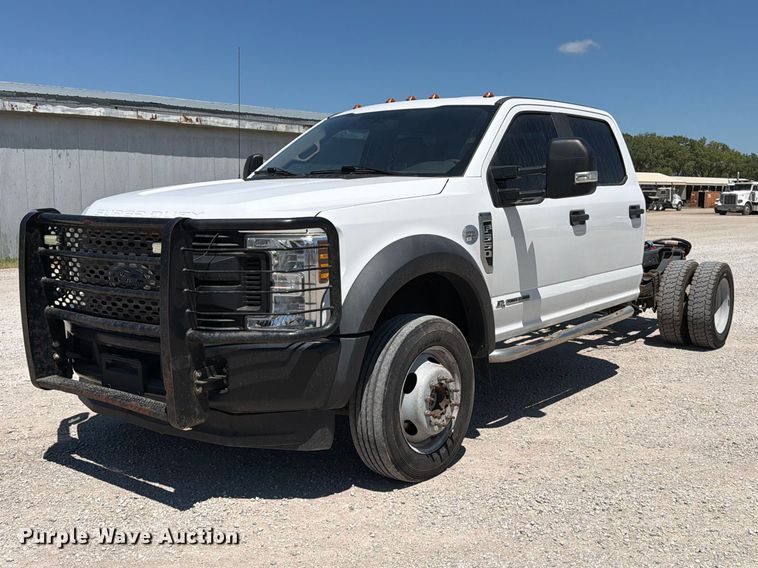 2019 Ford F550 Super Duty Crew Cab truck cab and chassis