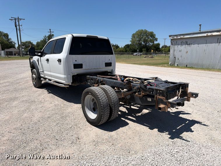 image for item MZ9837 2019 Ford F550 Super Duty Crew Cab truck cab and chassis