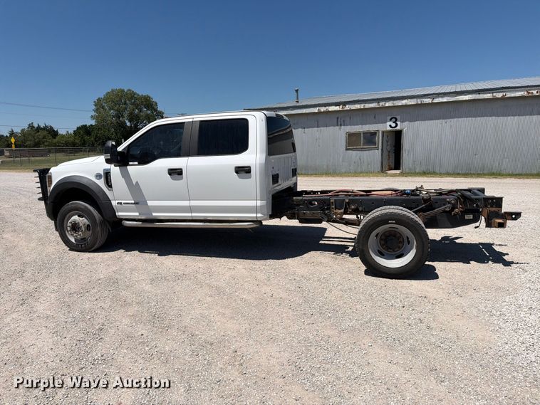 image for item MZ9837 2019 Ford F550 Super Duty Crew Cab truck cab and chassis