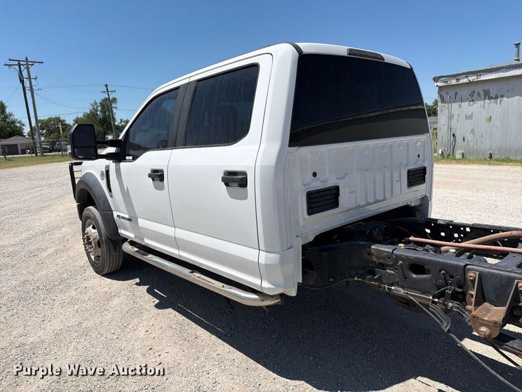 image for item MZ9837 2019 Ford F550 Super Duty Crew Cab truck cab and chassis