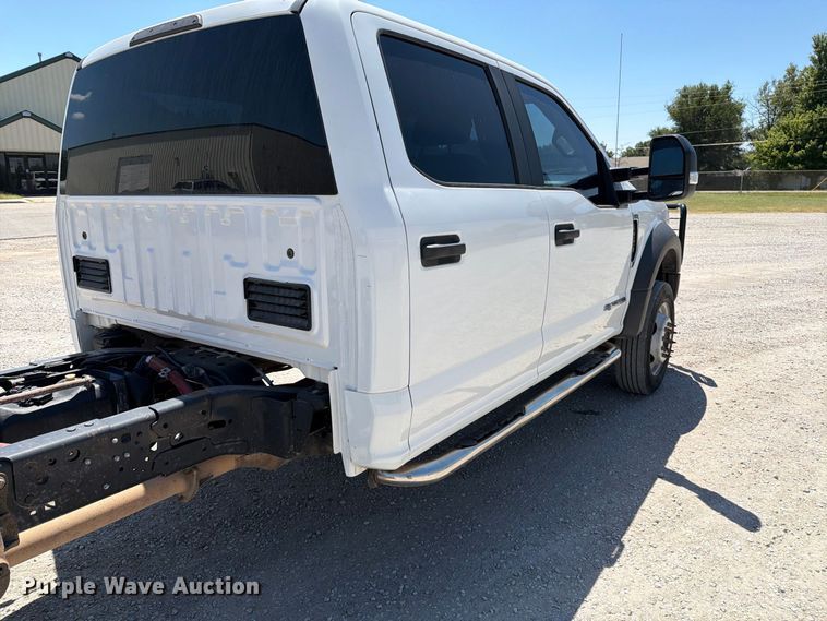 image for item MZ9837 2019 Ford F550 Super Duty Crew Cab truck cab and chassis