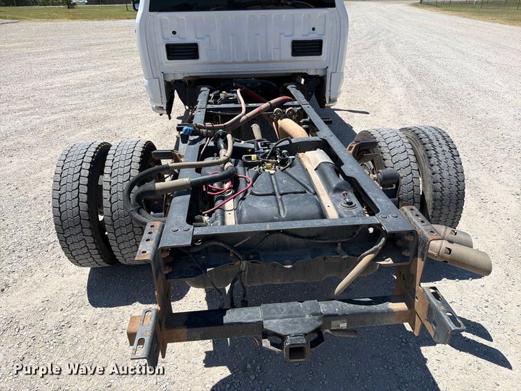 image for item MZ9837 2019 Ford F550 Super Duty Crew Cab truck cab and chassis
