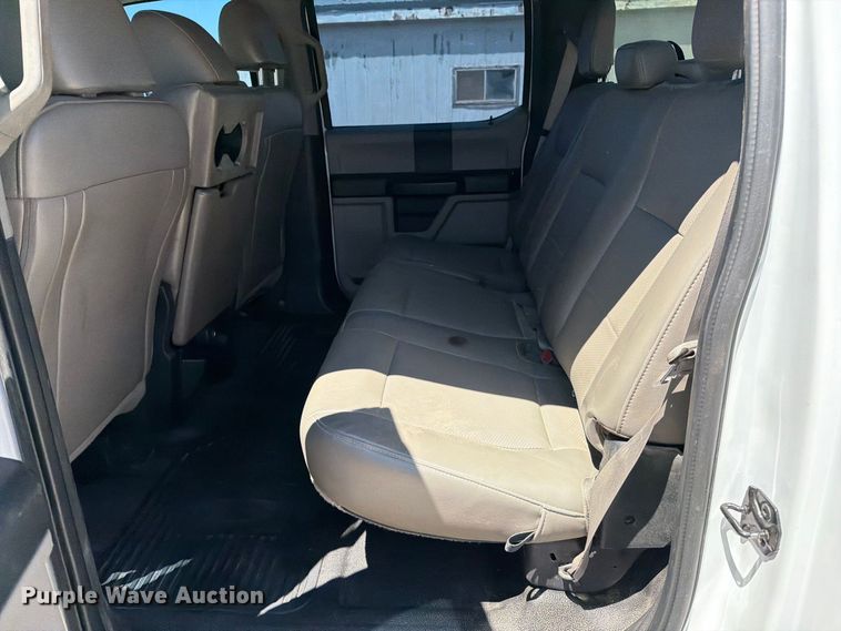 image for item MZ9837 2019 Ford F550 Super Duty Crew Cab truck cab and chassis