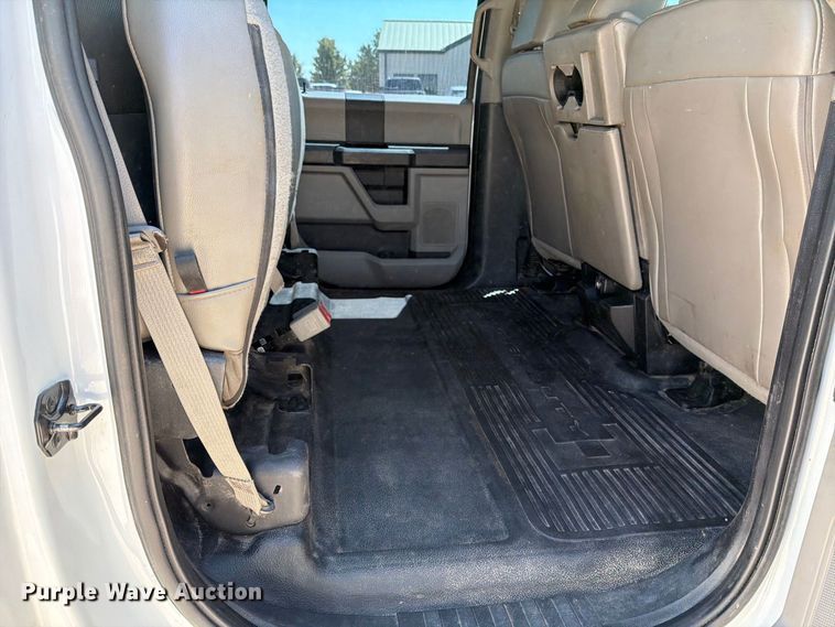 image for item MZ9837 2019 Ford F550 Super Duty Crew Cab truck cab and chassis