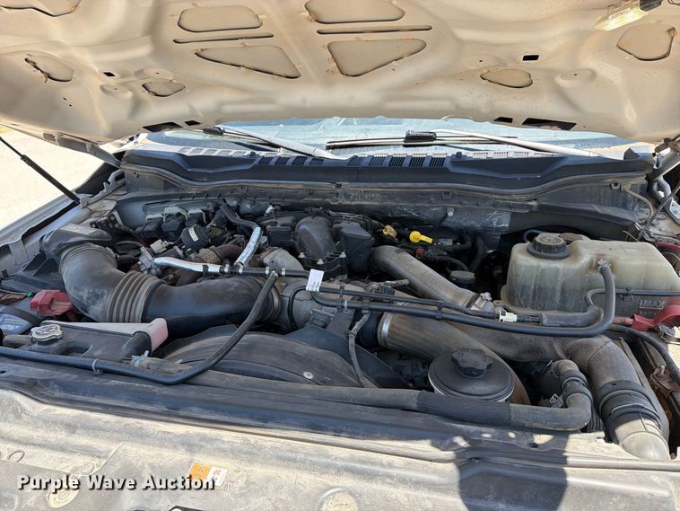 image for item MZ9837 2019 Ford F550 Super Duty Crew Cab truck cab and chassis