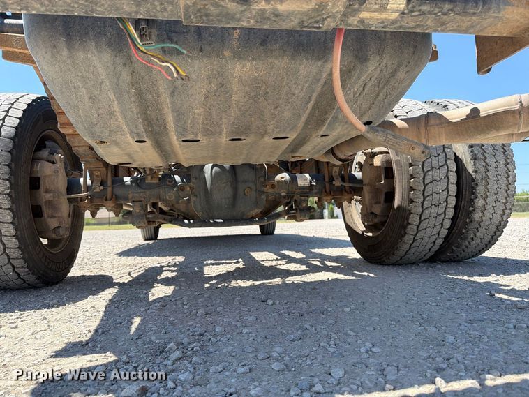 image for item MZ9837 2019 Ford F550 Super Duty Crew Cab truck cab and chassis