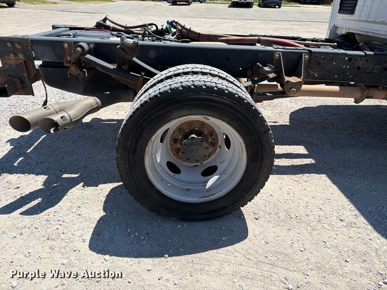 image for item MZ9837 2019 Ford F550 Super Duty Crew Cab truck cab and chassis
