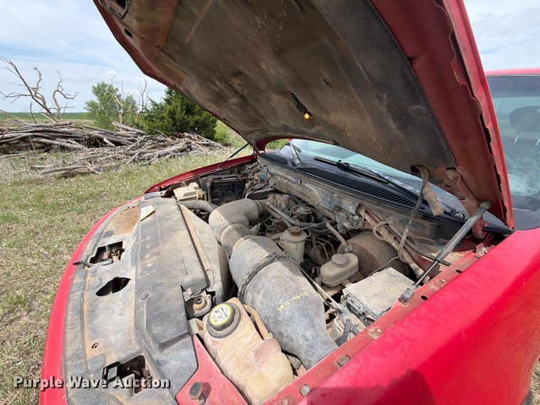 image for item NA9402 2002 Ford F150 Ext. Cab pickup truck
