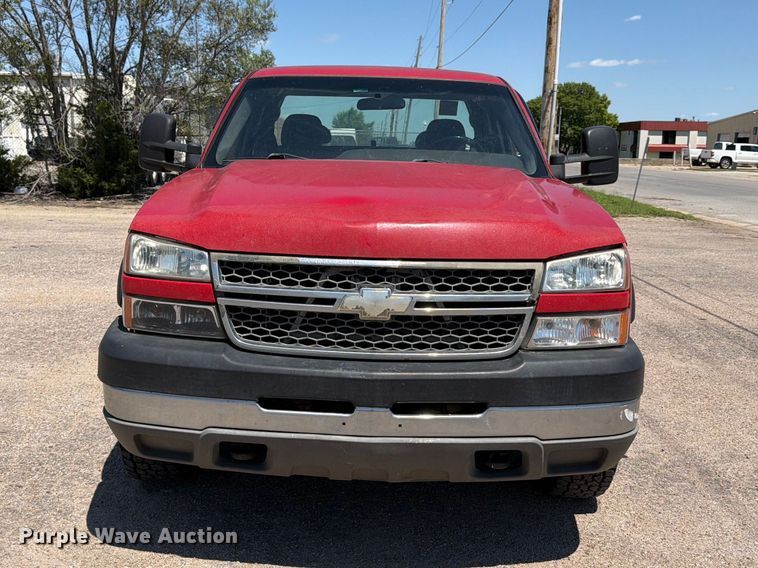 image for item NJ9046 2005 Chevrolet Silverado 2500 Ext. Cab pickup truck