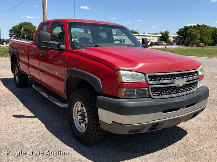 image for item NJ9046 2005 Chevrolet Silverado 2500 Ext. Cab pickup truck