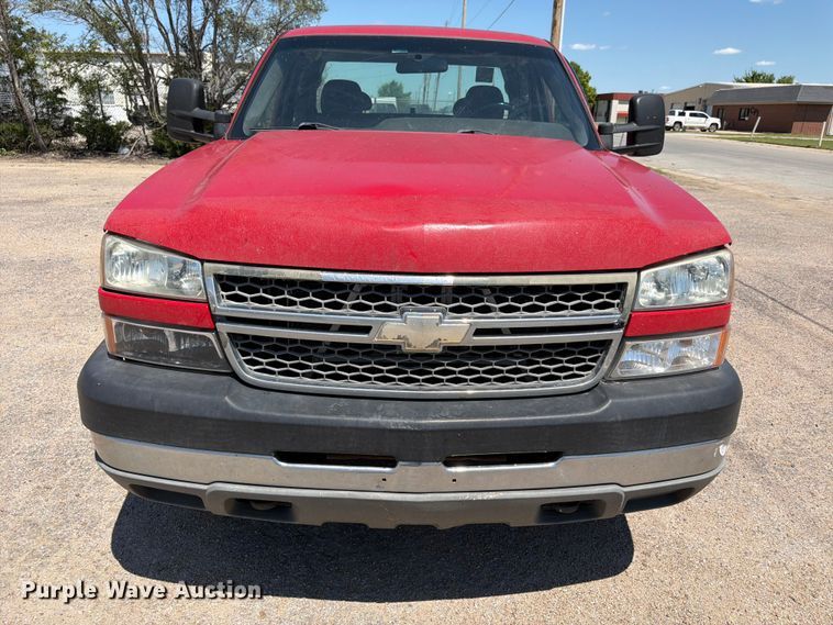image for item NJ9046 2005 Chevrolet Silverado 2500 Ext. Cab pickup truck