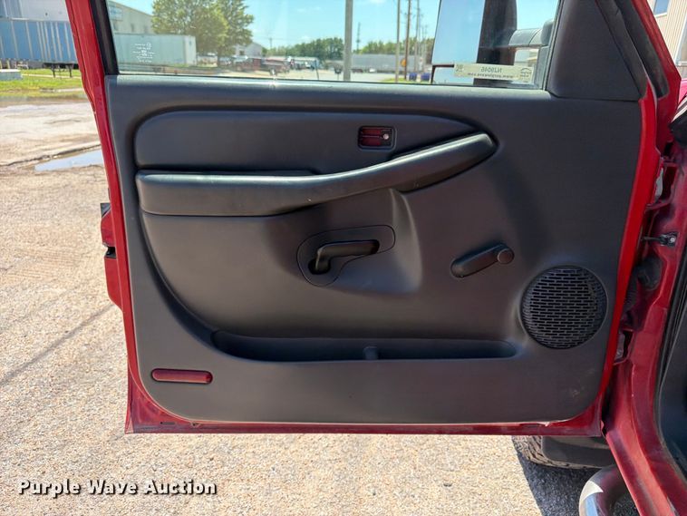 image for item NJ9046 2005 Chevrolet Silverado 2500 Ext. Cab pickup truck