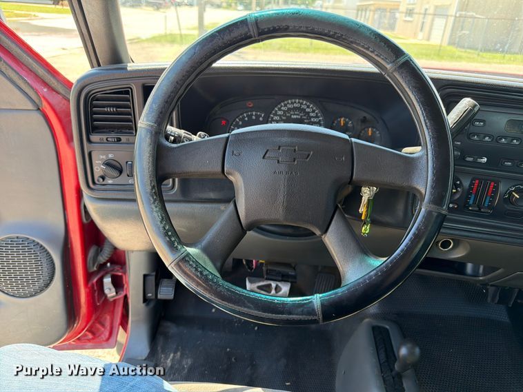 image for item NJ9046 2005 Chevrolet Silverado 2500 Ext. Cab pickup truck