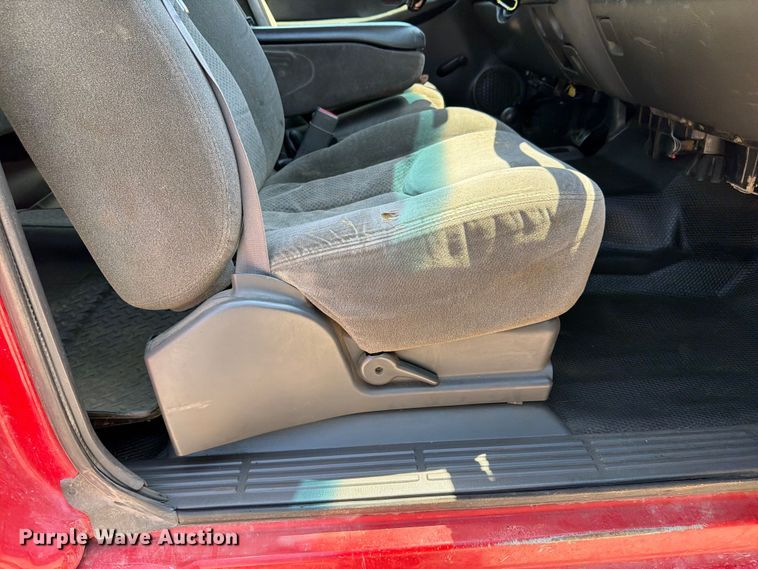 image for item NJ9046 2005 Chevrolet Silverado 2500 Ext. Cab pickup truck